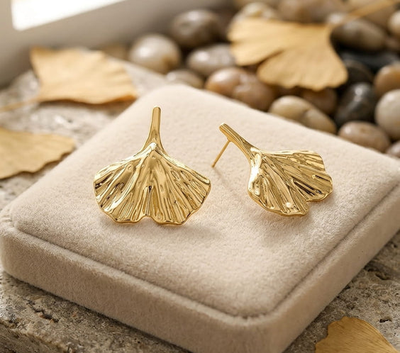 Boucles d'oreilles pendantes dorées en forme de feuille de Ginkgo Biloba en acier inoxydable.