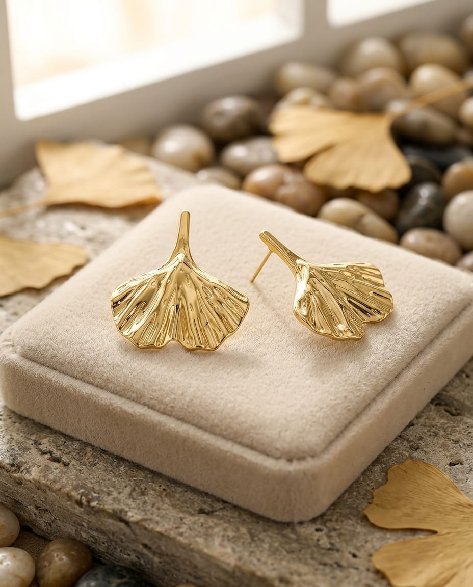 Boucles d'oreilles pendantes dorées en forme de feuille de Ginkgo Biloba en acier inoxydable.